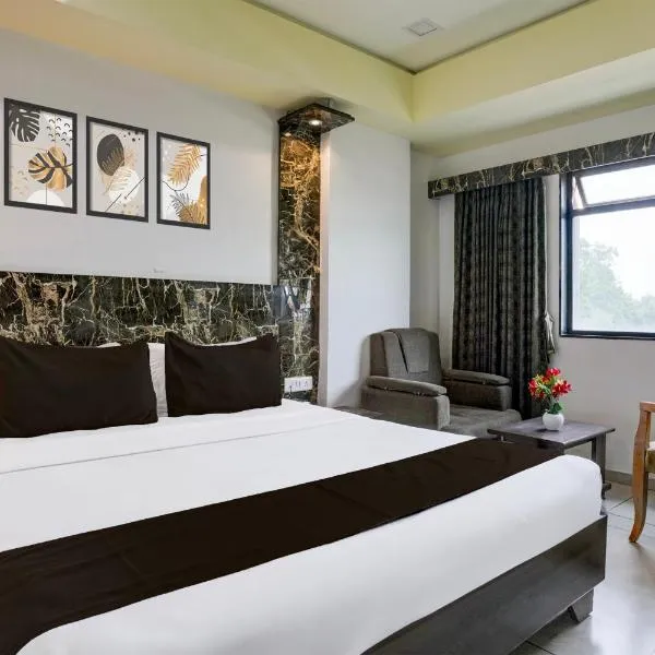 Super Townhouse Anand Formerly Hotel The Maison，位于阿南德的酒店