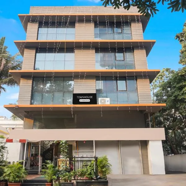 Super Townhouse Hadapsar formerly Savali Inn，位于Mundhva的酒店