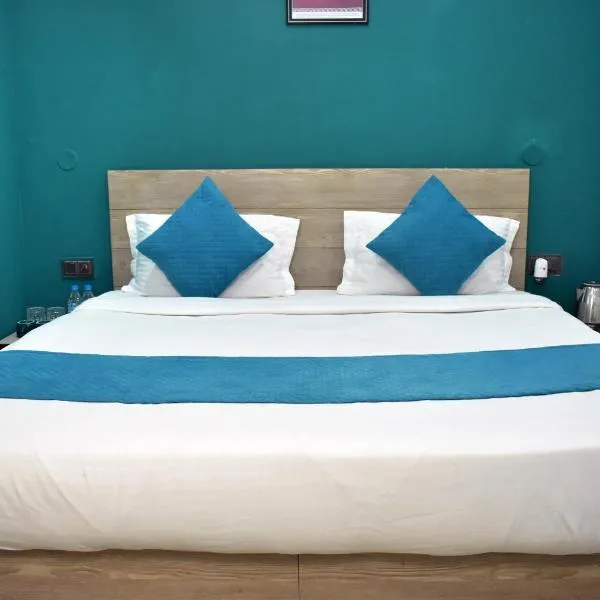 Qotel Hotel Rama Rohini Sector-24 Couple Friendly，位于新德里的酒店