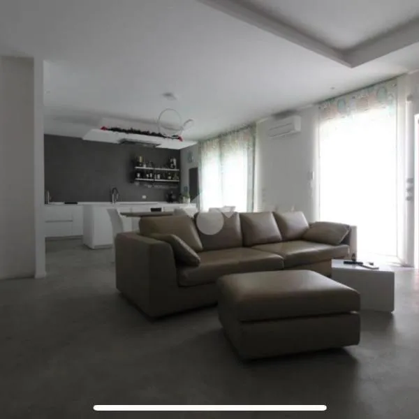 A DUE PASSI，位于卡斯特尔迪拉马的酒店