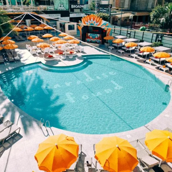 Marina Resort Benidorm - The Original Benidorm Vibe，位于贝尼多姆的酒店