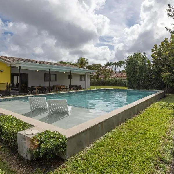 Heated pool - 5min Coral Gables - Family Vacation，位于迈阿密的酒店