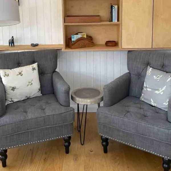 The Beehive at Yonder Meadow，位于Stoke Canon的酒店