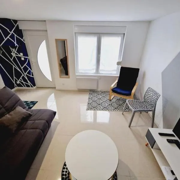 Maison calme et toute équipée avec jardin，位于Maing的酒店