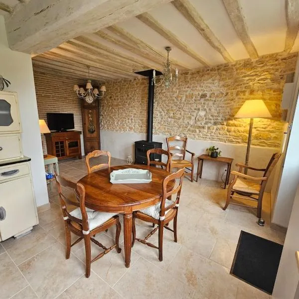 Holy Cottage，位于Sainpuits的酒店