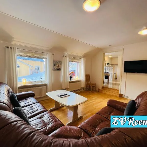 Kiruna Accommodation Gustaf Wikmansgatan 6b Villa for 9 Person，位于基律纳的酒店