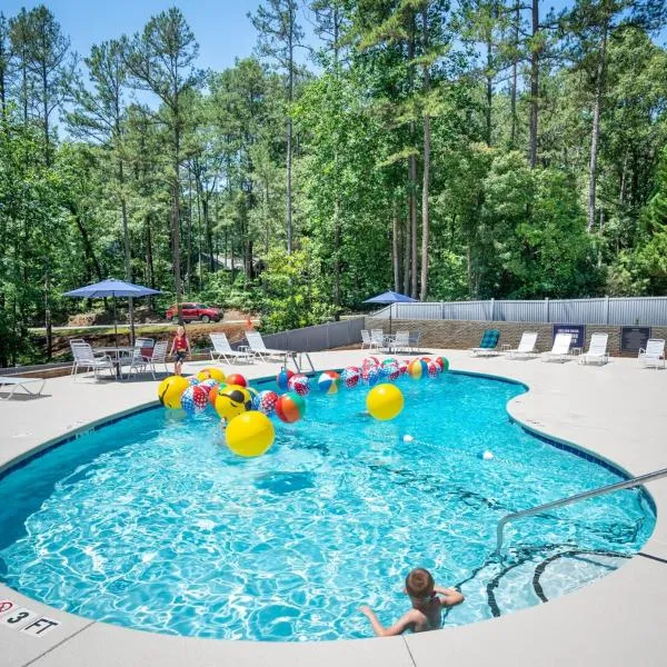 Lake & Mountain Resort Escape-Pools, Golf, Boat，位于Salem的酒店
