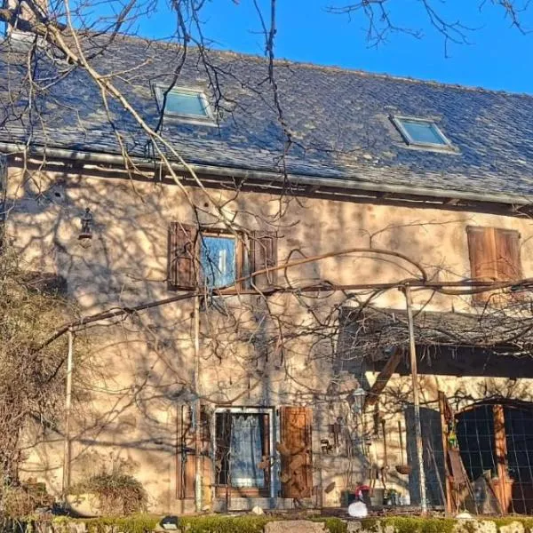Gite aux jardins du Soulié，位于Espeyrac的酒店