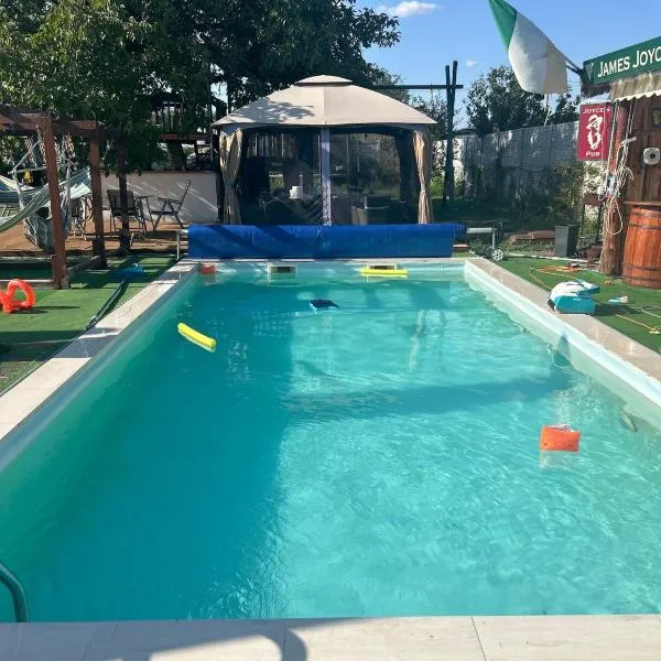 Rowlands Way 3，位于Ţegheş的酒店