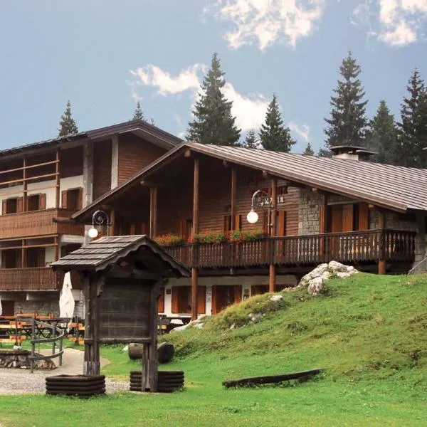 Rifugio Escursionistico Tita Piaz，位于阿姆佩佐的酒店