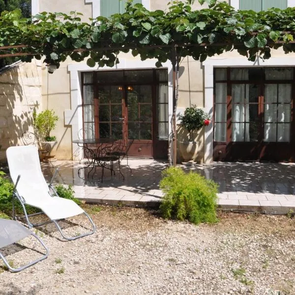 Gîte Du Mas Des Oliviers，位于Mézoargues的酒店
