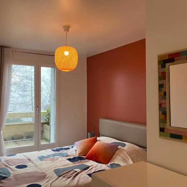 Appartement avec parking & linge inclus & local vélos，位于布鲁瓦的酒店