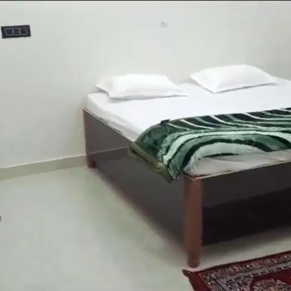 White House Homestay，位于Naini的酒店