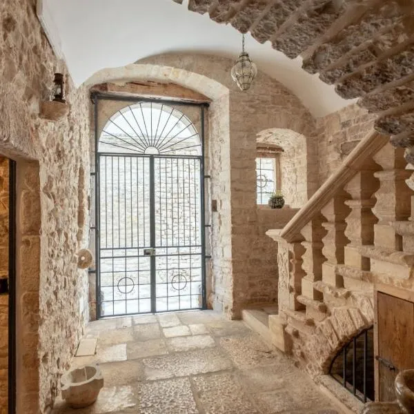 Palazzo Rizzi Dimora dei Templari，位于Bitetto的酒店