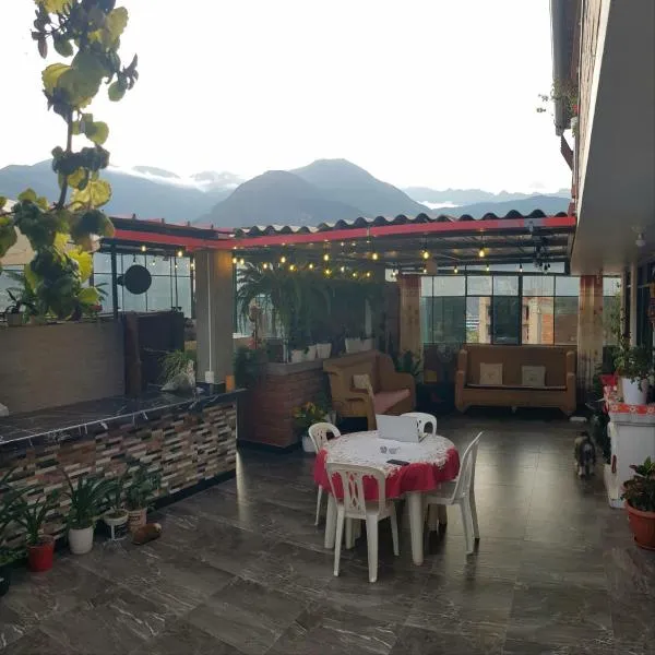 Menacho's House，位于Caraz的酒店
