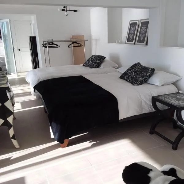 Piso completo tipo loft independiente y vista de primera linea，位于维纳德马的酒店
