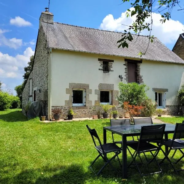 Belle maison familiale dans la campagne Bretonne，位于La Croix-Helléan的酒店