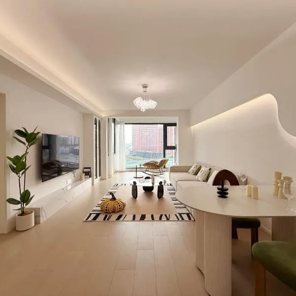 EHUB - Modern Rare 4-Bedroom APT, 50m fr，位于上海的酒店