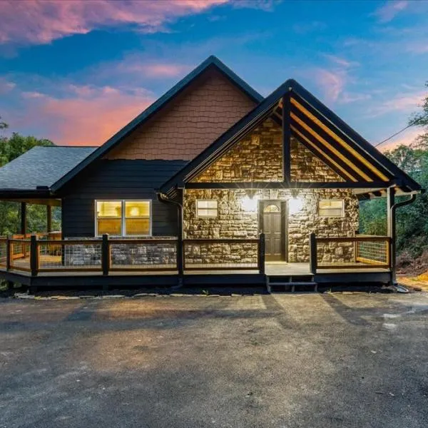 Modern Cabin Retreat，位于鸽子谷的酒店