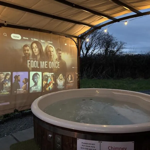 Dog Friendly Glamping Pods with Hot Tubs，位于德维兰的酒店