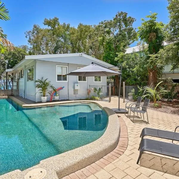 The Beach House，位于Holloways Beach的酒店