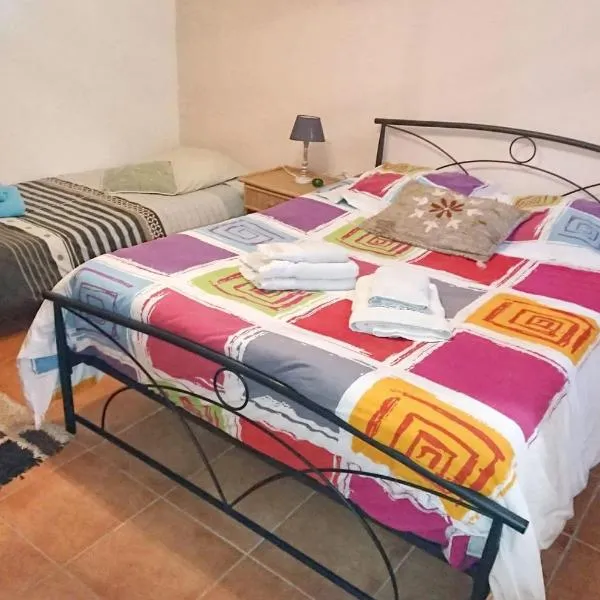Appartement accueillant à Penne-d'Agenais - 32 m² - Terrasse，位于Penne-dʼAgenais的酒店