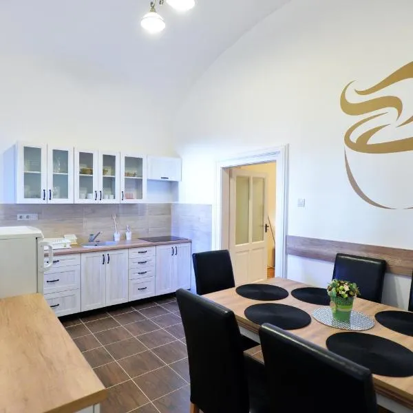 Főtér Apartman，位于Szomolya的酒店