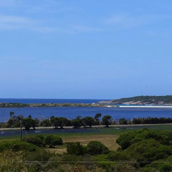 Eagles Nest Ocean Lookout Coastal Couple Getaway，位于丹马克的酒店