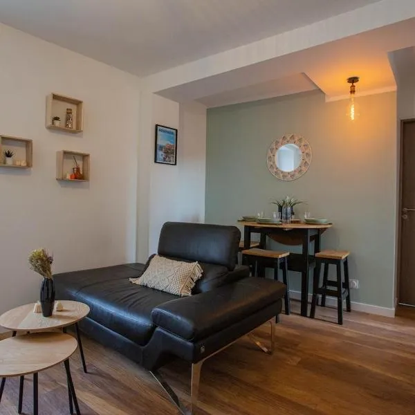 Faubourg des voyageurs 6 - T3 climatisé 4 personnes - proche axe autoroute et gare，位于萨兰的酒店