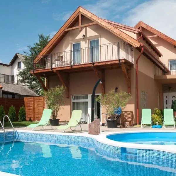 Balatonfüredi Borostyán Panzió，位于巴拉顿菲赖德的酒店