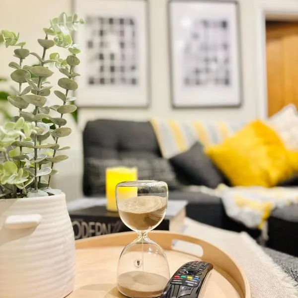 Lethbridge Villa 49 Apartment 2 Super Fibre WiFi, free parking，位于绍斯波特的酒店