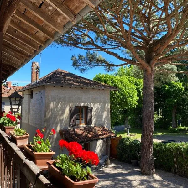 Maison de charme, Maison carrée，位于Joyeux的酒店