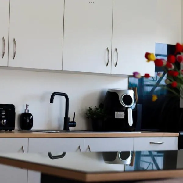 Modern and spacious 1 bedroom holiday home，位于旺阿雷的酒店