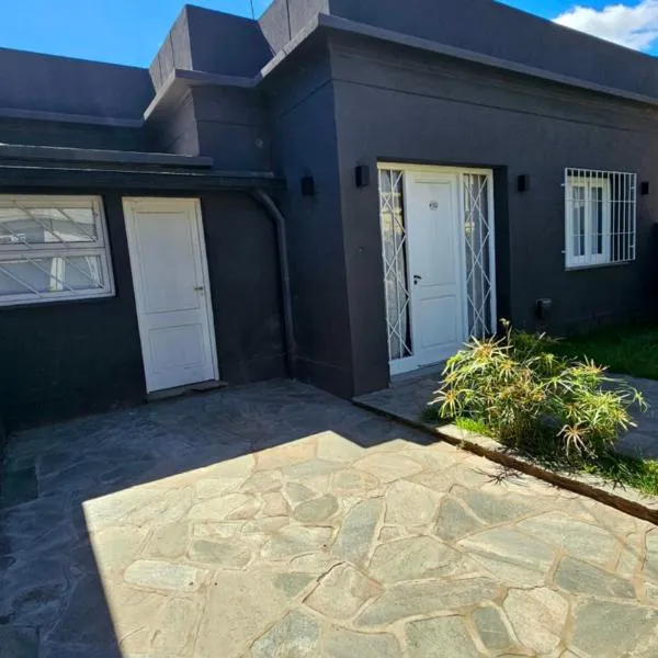 Casa belgrano Lobos，位于洛博斯的酒店