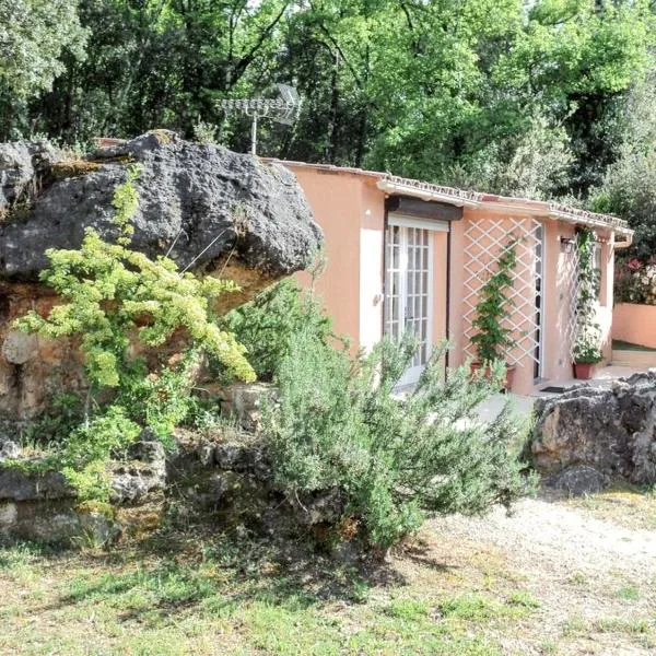 Maison charmante à Montauroux avec jacuzzi et vue，位于蒙托鲁的酒店