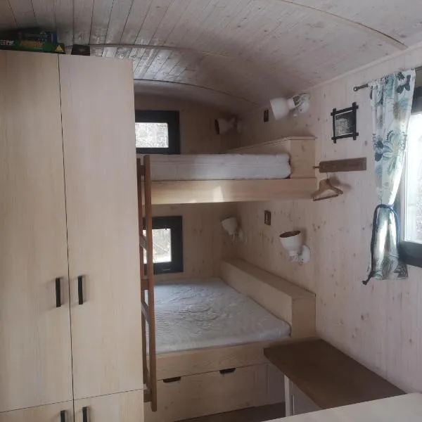 Maringotka k pronájmu，位于Soběnov的酒店