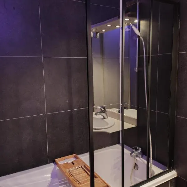 Chambre d'hôte chez l'habitant, proche gare avec Wifi gratuit，位于贝桑松的酒店