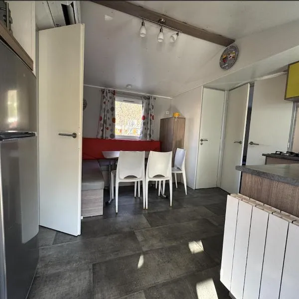 Grand MobilHome 6 Places Climatisé，位于蒙斯特的酒店