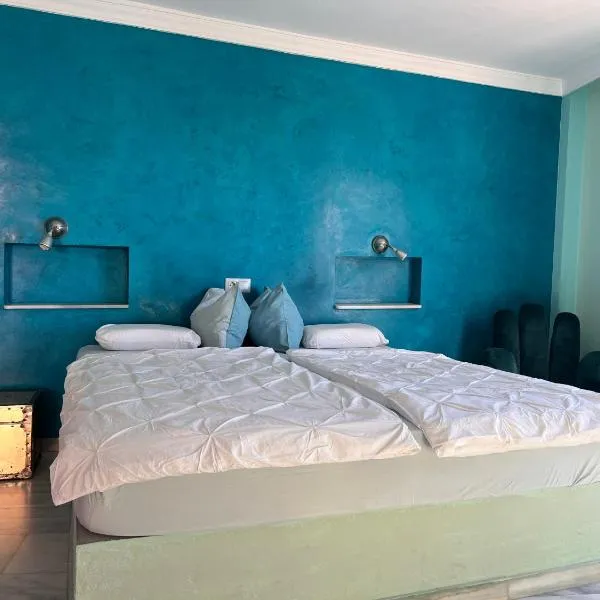 Estudio 1 en Maro con vistas al mar y balcón，位于马罗的酒店