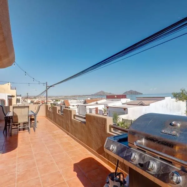 1 Min Walk to Beach - Sleeps 14 - AC - WiFi - Near Malecón，位于圣费利佩的酒店