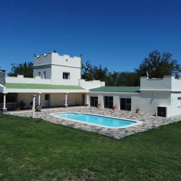 Casa de campo Los Ombues，位于Colonia Valdense的酒店