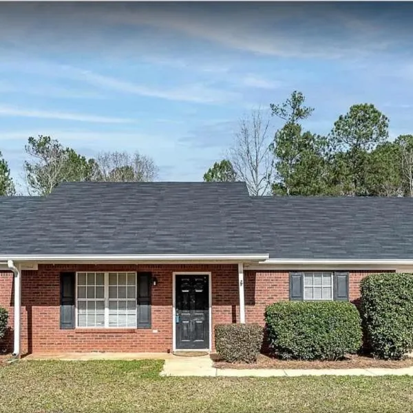 Cozy Home in McDonough，位于麦克多诺的酒店