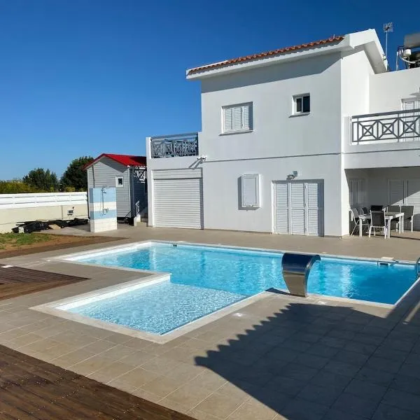 Villa Thekla -Luxury Villa Ayia Napa Region Cyprus，位于阿依纳帕的酒店