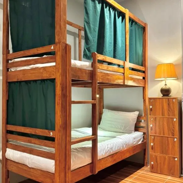 PROpaganda Hostel，位于帕干岛的酒店