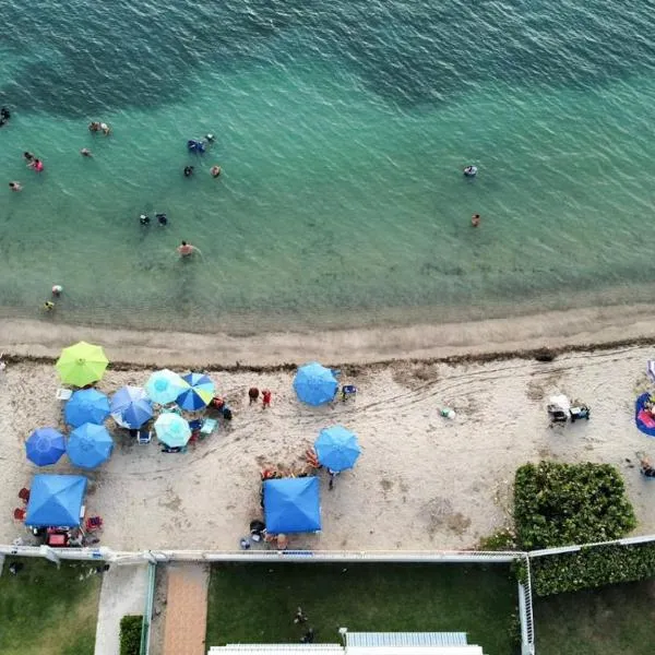 Condo Direct Beach Access at Joyuda，位于卡沃罗霍的酒店