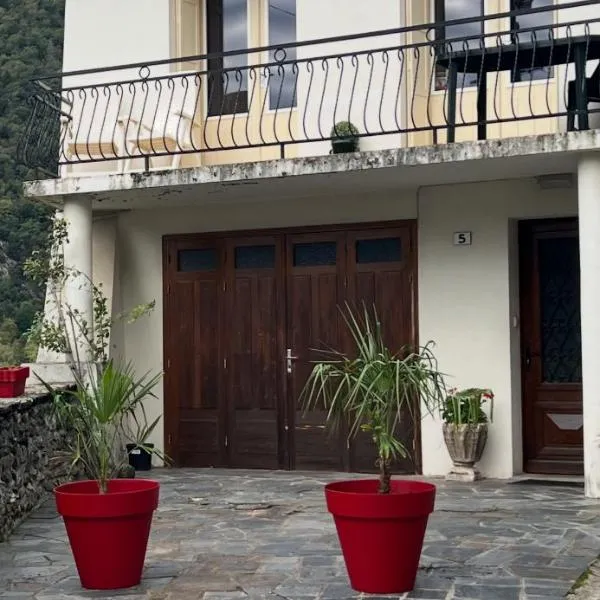 Chez Mimi，位于Ornolac-Ussat-les-Bains的酒店