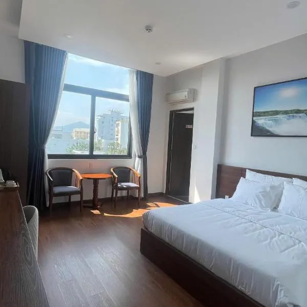 Hotel ĐÁ ĐỎ，位于岘港的酒店