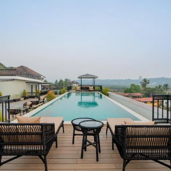 ELIVAAS 1 BHK with Rooftop Pool - Kamerios Verano，位于Goa的酒店