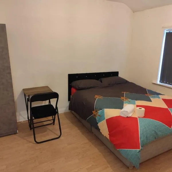 Double Bedroom 78GL1 Greater Manchester，位于米德尔顿的酒店
