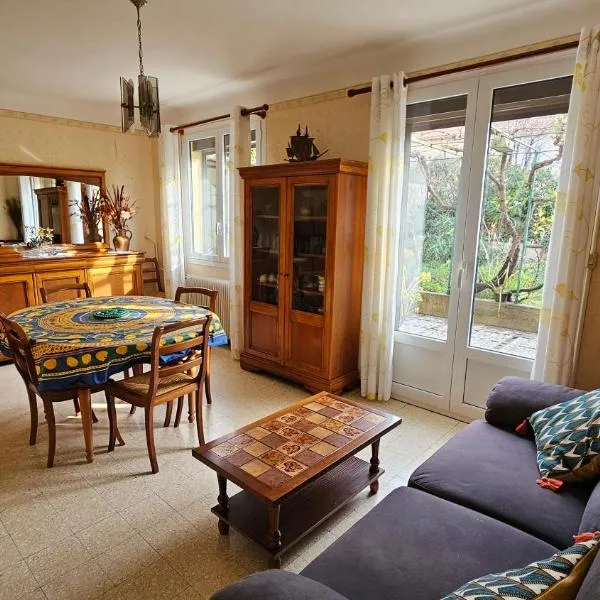 Maison avec 3 chambres et jardin，位于Saint-Estève的酒店